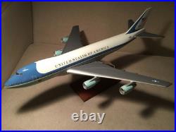 AIR FORCE ONE USAF BOEING B747-200 VC-25A 28000 1100 1/100 RESIN MODEL WithSTAND