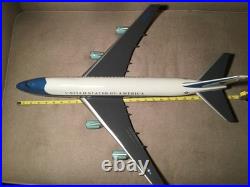 AIR FORCE ONE USAF BOEING B747-200 VC-25A 28000 1100 1/100 RESIN MODEL WithSTAND