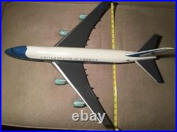 AIR FORCE ONE USAF BOEING B747-200 VC-25A 28000 1100 1/100 RESIN MODEL WithSTAND