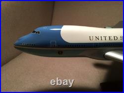 AIR FORCE ONE USAF BOEING B747-200 VC-25A 28000 1100 1/100 RESIN MODEL WithSTAND