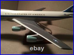 AIR FORCE ONE USAF BOEING B747-200 VC-25A 28000 1100 1/100 RESIN MODEL WithSTAND