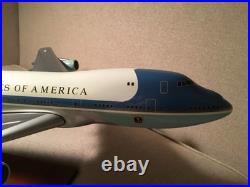 AIR FORCE ONE USAF BOEING B747-200 VC-25A 28000 1100 1/100 RESIN MODEL WithSTAND