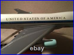AIR FORCE ONE USAF BOEING B747-200 VC-25A 28000 1100 1/100 RESIN MODEL WithSTAND