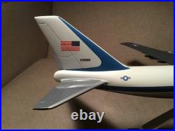 AIR FORCE ONE USAF BOEING B747-200 VC-25A 28000 1100 1/100 RESIN MODEL WithSTAND