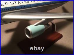 AIR FORCE ONE USAF BOEING B747-200 VC-25A 28000 1100 1/100 RESIN MODEL WithSTAND