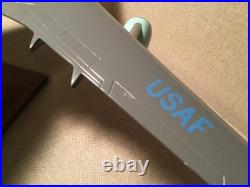 AIR FORCE ONE USAF BOEING B747-200 VC-25A 28000 1100 1/100 RESIN MODEL WithSTAND