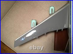 AIR FORCE ONE USAF BOEING B747-200 VC-25A 28000 1100 1/100 RESIN MODEL WithSTAND