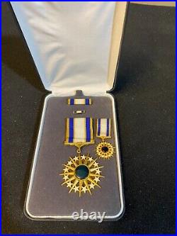 Air Force Distinguished Service Medal 3 Pieces WithTitled Case