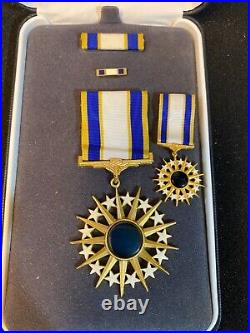 Air Force Distinguished Service Medal 3 Pieces WithTitled Case