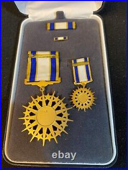 Air Force Distinguished Service Medal 3 Pieces WithTitled Case