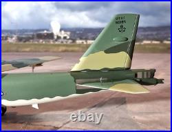 Herpa Models United States Air Force Boeing B-52 Stratofortress 1200 Scale RARE