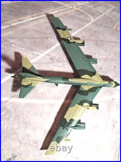 Herpa Models United States Air Force Boeing B-52 Stratofortress 1200 Scale RARE
