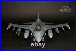 (Pre-Order) USAF F-16CG Block 40 Fighting Falcon /w pilot 132 Pro Built Model