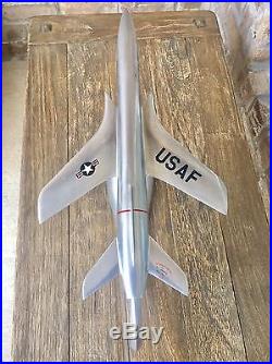 USAF 1960's Verkuyl Republic F-105B Thunderchief 1/50 Metal Model Airplane
